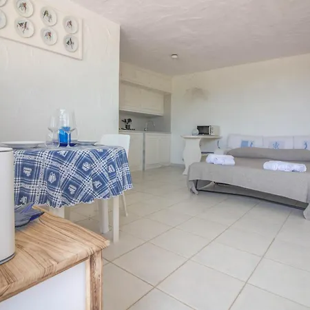 Guesthost - Cozy Open-plan In Sardinia Коста-Кораллина