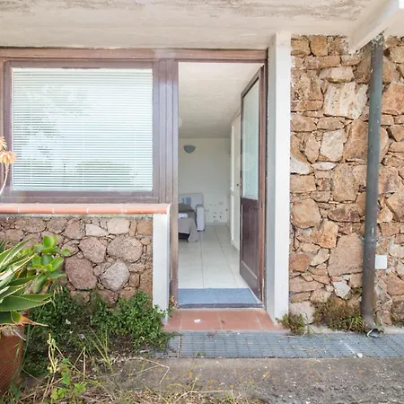 Guesthost - Cozy Open-plan In Sardinia Lejlighed