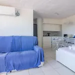 Guesthost - Cozy Open-plan In Sardinia شقة كوستا كورالينا