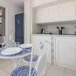 Guesthost - Cozy Open-plan In Sardinia شقة كوستا كورالينا