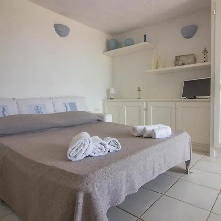 Guesthost - Cozy Open-plan In Sardinia Costa Corallina