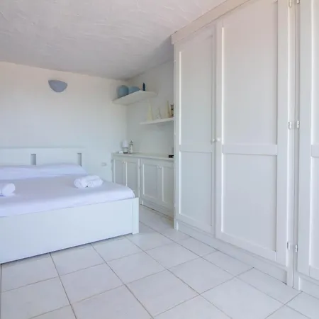 Guesthost - Cozy Open-plan In Sardinia Costa Corallina