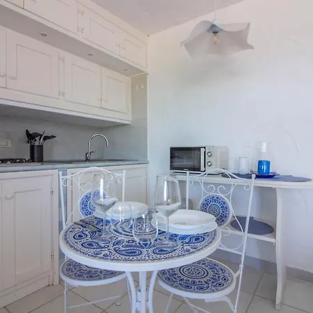 Guesthost - Cozy Open-plan In Sardinia Costa Corallina
