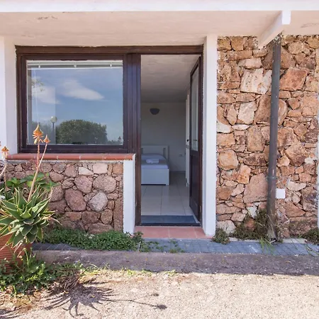 Guesthost - Cozy Open-plan In Sardinia *